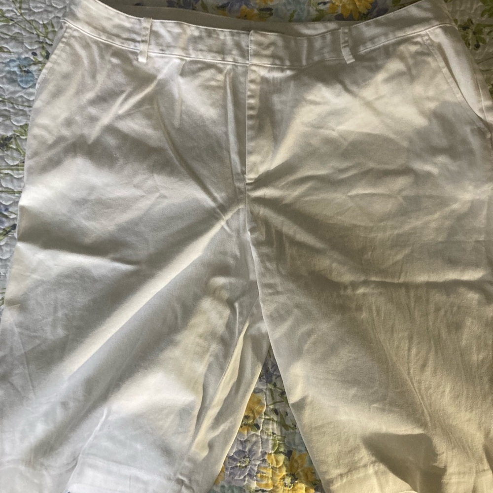 Coldwater Creek Women's white Chinos Bermuda Shorts